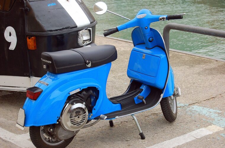 scooter vespa 50 cc colore blu bacheca bakeca annunci